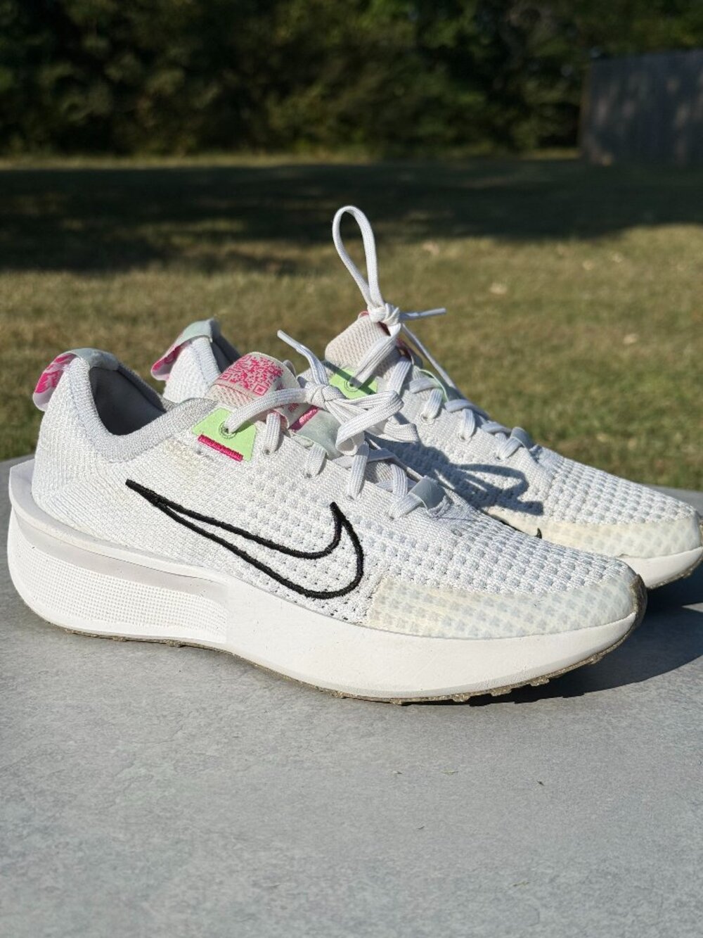Nike Interact Run Womens 8 White Pink  Running Shoes Clean Girl Sportcore 4138